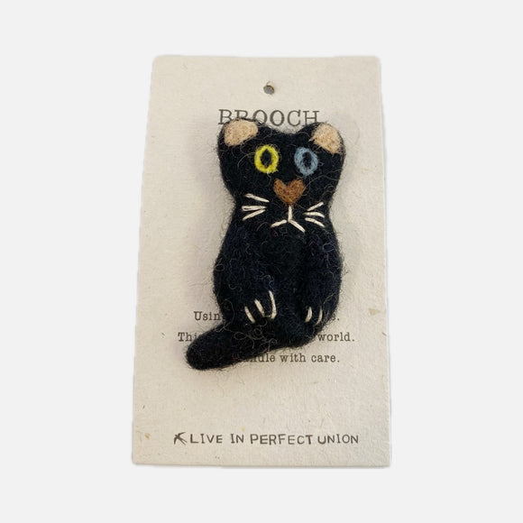 Felt brooch - cat